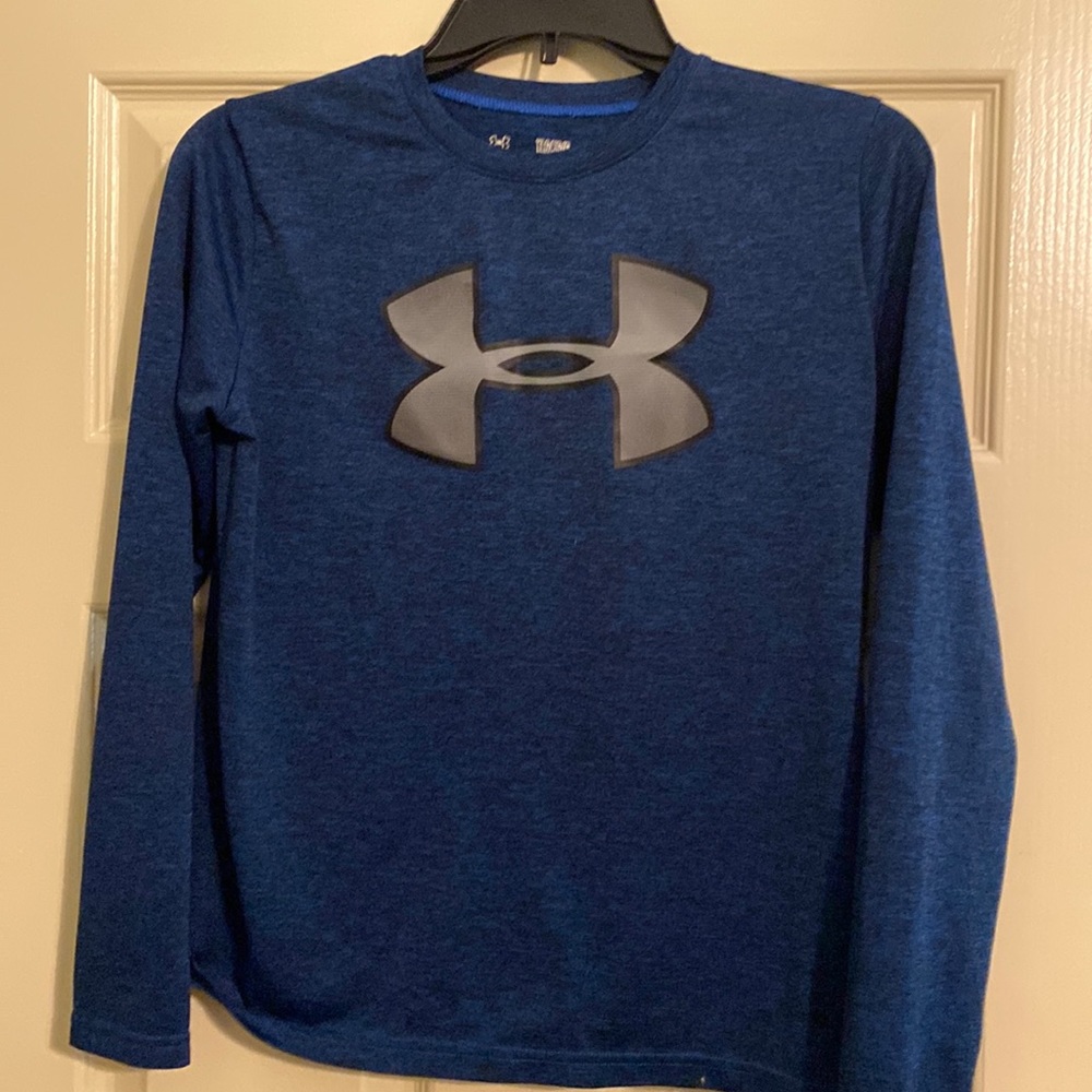 UA youth large long sleeve shirt